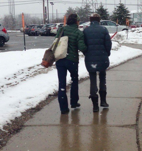 Akkalove Walking from Hospital2